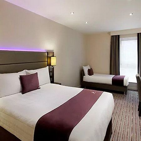Premier Inn Premier Inn Silverstone 塞勒斯汉姆 外观 照片