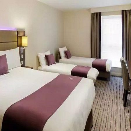 Premier Inn Premier Inn Silverstone 塞勒斯汉姆 外观 照片