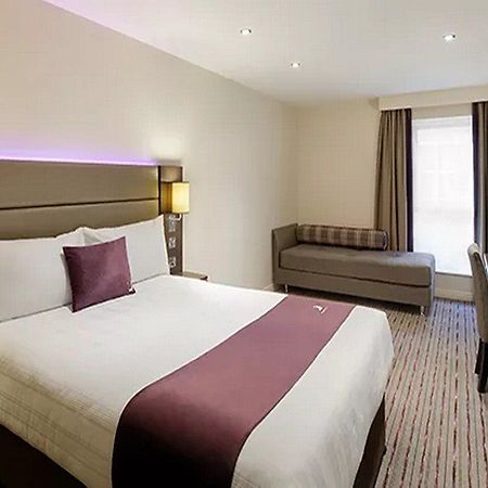 Premier Inn Premier Inn Silverstone 塞勒斯汉姆 外观 照片