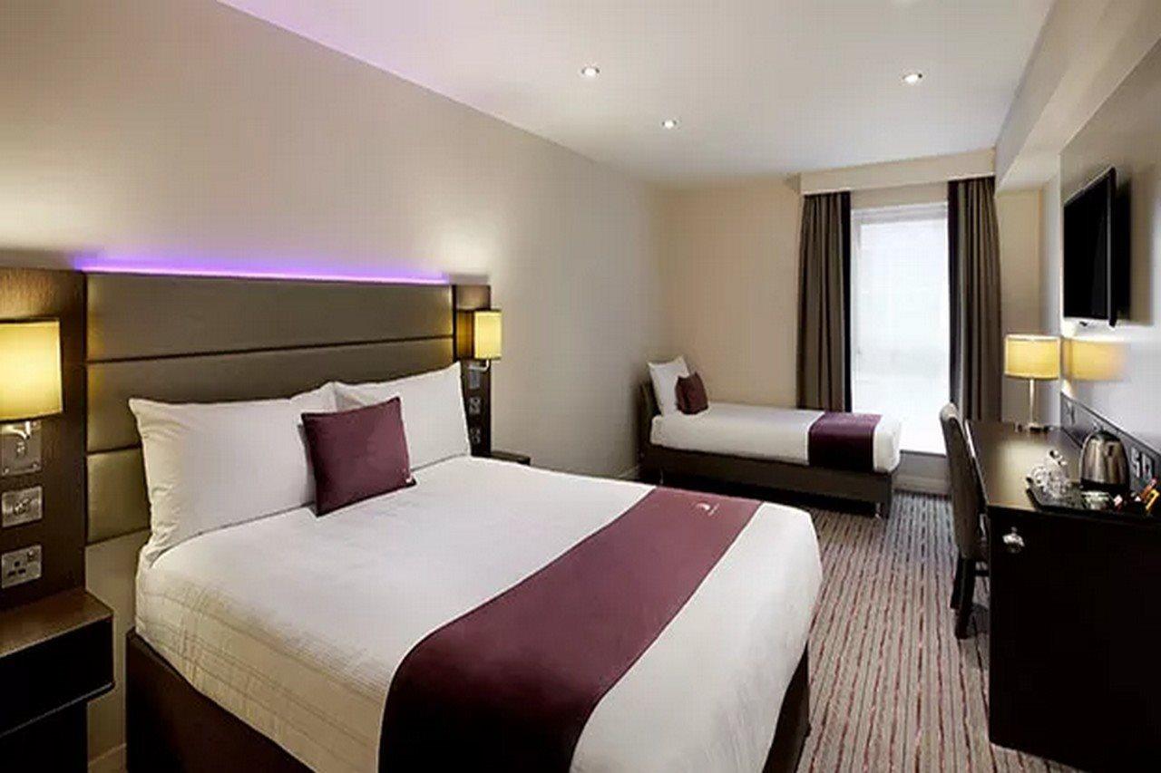 Premier Inn Premier Inn Silverstone 塞勒斯汉姆 外观 照片