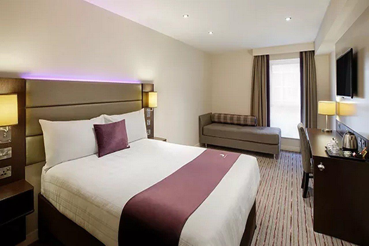 Premier Inn Premier Inn Silverstone 塞勒斯汉姆 外观 照片