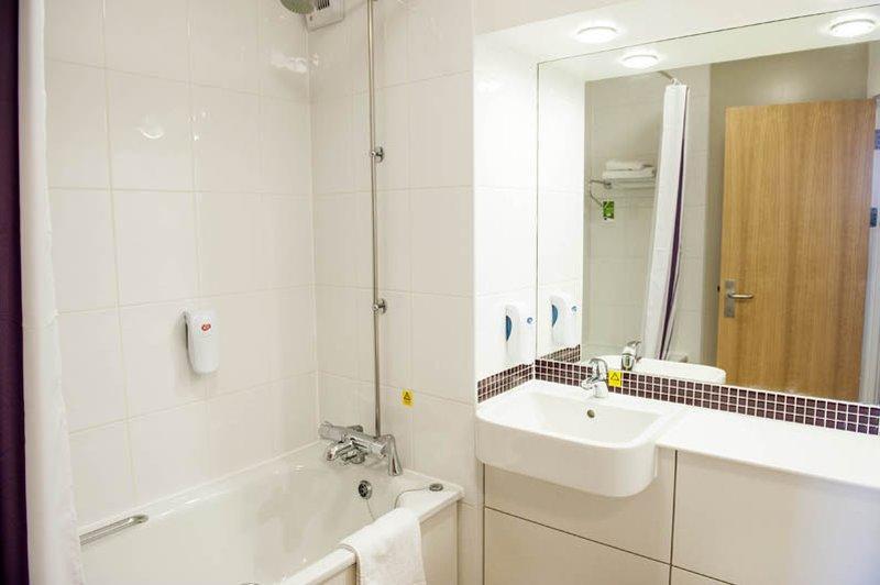 Premier Inn Premier Inn Silverstone 塞勒斯汉姆 外观 照片