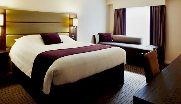 Premier Inn Premier Inn Silverstone 塞勒斯汉姆 外观 照片